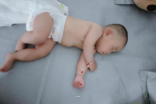 日照3个月宝宝怎么抱